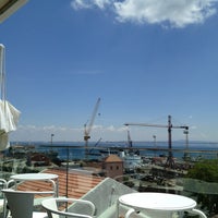 Foto tirada no(a) Le Chat por Valentina C. em 5/21/2013