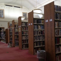 Foto diambil di Jones Library oleh Evan R. pada 11/28/2012