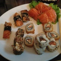 รูปภาพถ่ายที่ Sushi Mori โดย Thiago H. เมื่อ 6/2/2013
