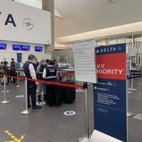 Photo taken at Sky Priority Check In Aeromexico by Roberto R. on 12/24/2020