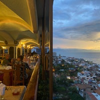 Foto diambil di El Panorama Restaurant oleh Ray pada 8/15/2022