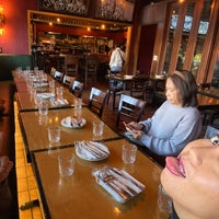 Das Foto wurde bei The Six Restaurant von Ray am 10/30/2022 aufgenommen