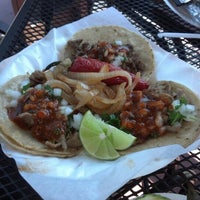 Foto tirada no(a) El Taco Man por Rachel J. em 9/19/2012