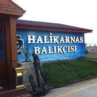 Photo taken at Halikarnas Balikcisi by Uğur G. on 11/10/2012