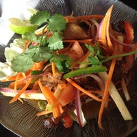 2/24/2013 tarihinde Kenny F.ziyaretçi tarafından Sri Thai Cafe'de çekilen fotoğraf