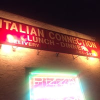 Foto tirada no(a) Italian Connection Pizza por Natalia C. em 6/25/2016