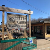 Das Foto wurde bei Little Cabin Sandwich Shop von Larry am 3/13/2021 aufgenommen