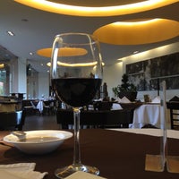 รูปภาพถ่ายที่ Universum Restaurante Gourmet โดย Bill เมื่อ 11/4/2012