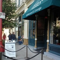 Foto tirada no(a) Hobo&amp;#39;s Restaurant &amp;amp; Lounge por Sabrina H. em 9/22/2012