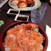 Photo taken at Yoyo Sushi by Marzyx on 8/10/2014