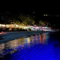 Photo taken at Sugar Beach, A Viceroy Resort by Matt on 1/1/2022
