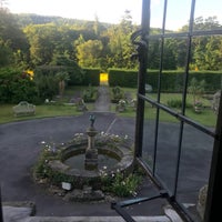 Foto diambil di Lewtrenchard Manor oleh Matt pada 7/19/2021