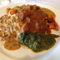 Foto tomada en Monsoon Fine Indian Cuisine  por Christopher E. el 10/19/2012