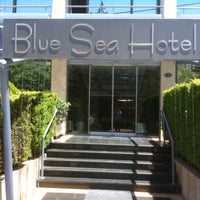 Снимок сделан в Blue Sea Hotel Alimos пользователем Paris P. 5/31/2013