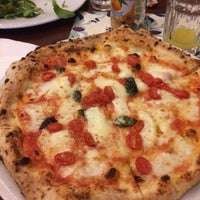 2/28/2015 tarihinde Victoria A.ziyaretçi tarafından A Mano Pizza'de çekilen fotoğraf