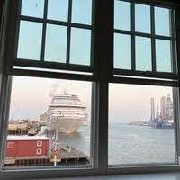Foto tirada no(a) Harbor House Hotel &amp;amp; Marina at Pier 21 por Brad H. em 7/22/2018