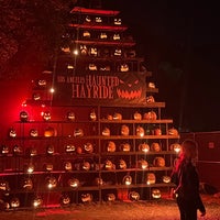 Photo taken at Los Angeles Haunted Hayride by Nate T. on 10/31/2022