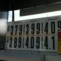Photo taken at Shell by JRCX . on 9/22/2012