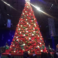 Photo taken at Bank Of America Winter WonderFest by Andrew Thomas C. on 12/7/2014