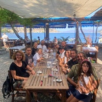 Foto tomada en Delikyol Deniz Restaurant Mehmet’in Yeri  por Yigit D. el 8/28/2022