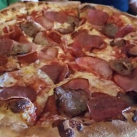 Foto tirada no(a) Mofo&amp;#39;s Pizza &amp;amp; Pasta por J.D. B. em 7/4/2014