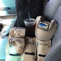 Foto tirada no(a) Gentle Brew Coffee Roasters por Patrick D. em 7/13/2018