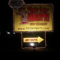 Das Foto wurde bei Try My Nuts Nut Company von Jammi B. am 1/24/2013 aufgenommen