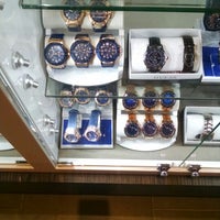 guess smith haven mall