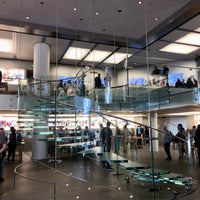 Photo taken at Apple Carrousel du Louvre by Mike on 9/17/2018
