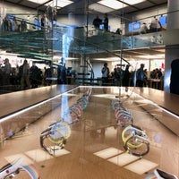 Photo taken at Apple Carrousel du Louvre by Mike on 9/17/2018