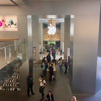 Photo taken at Apple Carrousel du Louvre by Mike on 9/17/2018