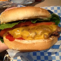 Das Foto wurde bei Boardwalk Fresh Burgers and Fries von Ashley P. am 11/8/2012 aufgenommen