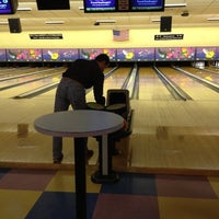 Das Foto wurde bei Thunderbird Bowling Center von ayeen c. am 10/18/2012 aufgenommen