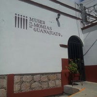 Das Foto wurde bei Museo de las Momias de Guanajuato von Cata D. am 6/30/2013 aufgenommen