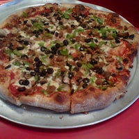 Foto tomada en John&amp;#39;s Wildwood Pizzeria  por Leon S. el 9/29/2012