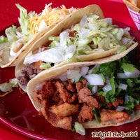 Das Foto wurde bei Taco Shop Mexican Grill von Fatgirl H. am 5/3/2014 aufgenommen