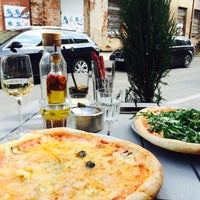 รูปภาพถ่ายที่ CAPO Pizza Bar โดย Gabrielė เมื่อ 6/13/2015