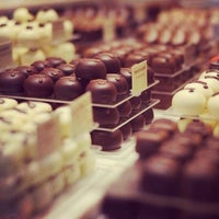 Photo prise au Neuhaus Chocolatier par Eliane v. le2/15/2014