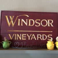 7/5/2014 tarihinde Mark M.ziyaretçi tarafından Windsor Vineyards Tasting Room'de çekilen fotoğraf