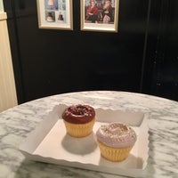 Foto diambil di Magnolia Bakery oleh Sanzou G. pada 7/28/2017