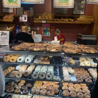 Foto scattata a Hanisch Bakery and Coffee Shop da PorkChopFan I. il 10/20/2023