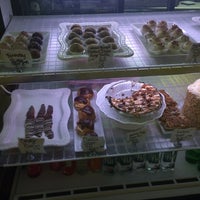 Снимок сделан в The Short Giraffe Mini Confections &amp;amp; Catering пользователем Deva O. 5/10/2014