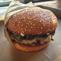 Foto tomada en Big Chef Tom’s Belly Burgers  por Gregory D. el 2/22/2015