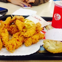 Photo taken at KFC by Omr Y. on 9/29/2015
