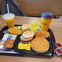 Photo taken at McDonald&amp;#39;s by Jonathan Hernan C. on 2/9/2023