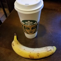 Photo taken at Starbucks by Jonathan Hernan C. on 3/27/2019