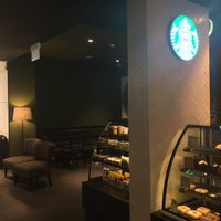 Foto scattata a Starbucks da Ali A. il 12/5/2016