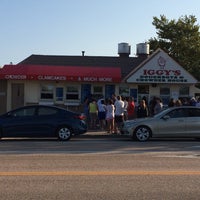 Photo taken at Iggy&#39;s Doughboys by Bruce K. on 9/7/2015