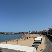 Photo taken at Plage de Saint-Jean-de-Luz by Joey S. on 8/9/2023