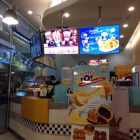 Photo taken at Auntie Anne&amp;#39;s by Pipatpong P. on 11/25/2015